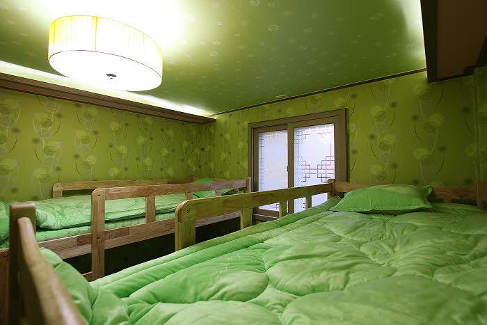 Gyeongju Friend Guesthouse Rum bild
